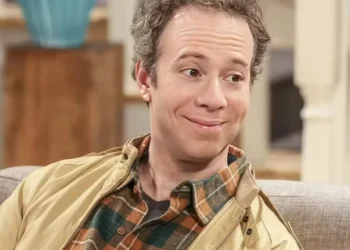 Kevin Sussman em "The Big Bang Theory" • Divulgação