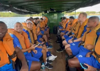 Futebol raiz: clube encara mais de 900 km e atravessa rio em barco para jogo da Série D