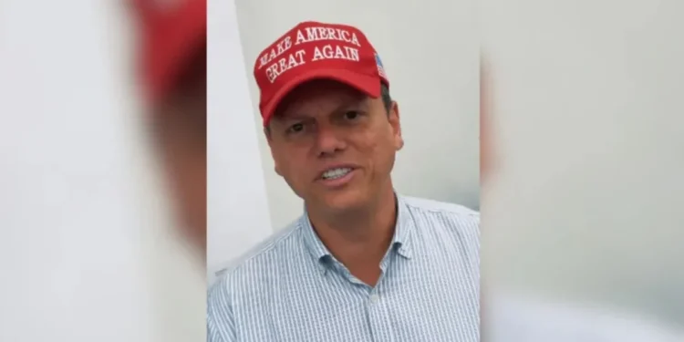 Lula ironiza Tarcísio e diz para ele não esconder boné de Trump