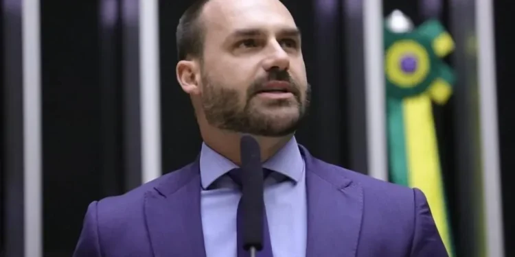 PT pede prisão de Eduardo Bolsonaro por coação e obstrução de Justiça