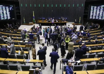 Câmara aprova uso de R$ 30 bi do pré-sal para renegociar dívidas do agro