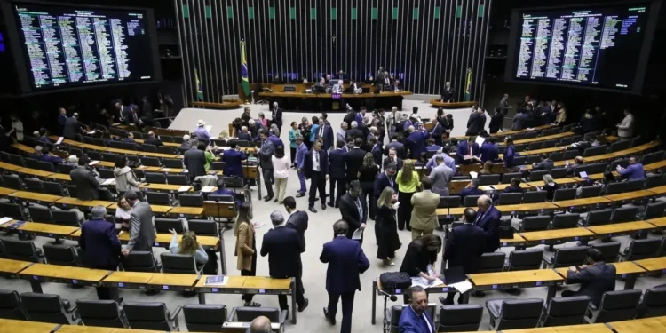 Câmara aprova uso de R$ 30 bi do pré-sal para renegociar dívidas do agro