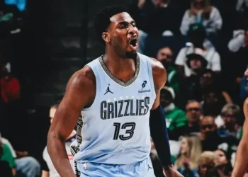 Após acertar contrato bilionário, astro da NBA passa por cirurgia no pé