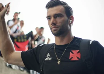 Vasco acerta a renovação de Léo Jardim até 2030