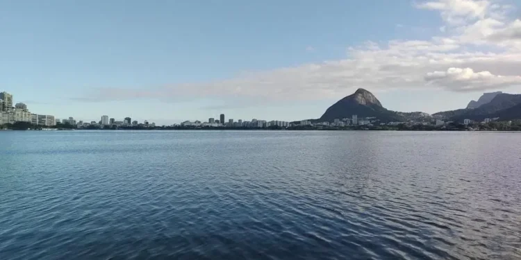 Polícia investiga corpo encontrado na Lagoa Rodrigo de Freitas