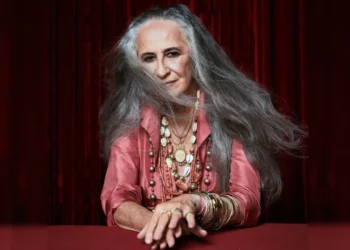 Maria Bethânia anuncia turnê com shows por São Paulo, Rio de Janeiro e Salvador • Fernando Young