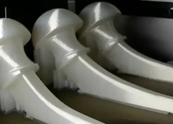 Prótese foi fabricada em impressora 3D a partir de um polímero plástico que pode ser associado com antibióticos • Divulgação