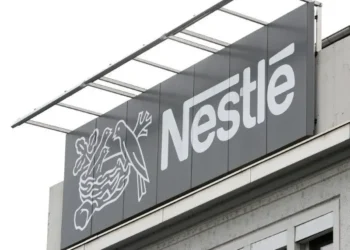 Logo da Nestlé em unidade em Konolfingen, Suíça • . REUTERS/Arnd Wiegmann/File Photo