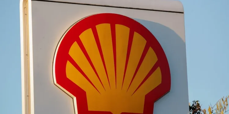 Lucro da Shell cai devido à queda de preços, mas supera expectativas