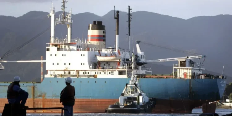 Empresários se antecipam ao tarifaço e aceleram exportações em Santos