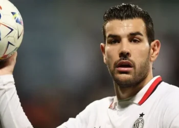 Theo Hernandez deixa o Milan e acerta com o Al-Hilal da Arábia Saudita