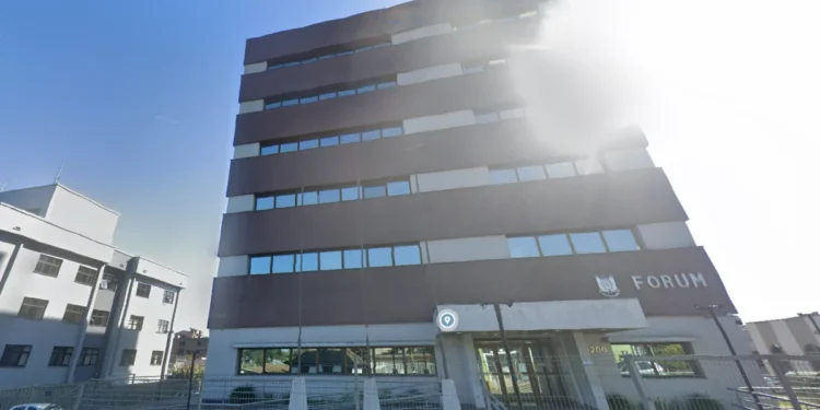 Juíza é demitida por copiar decisões em mais de 2 mil processos no RS