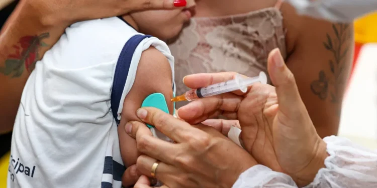 Vacinação contra o sarampo está disponível para pessoas de 1 a 59 anos em todas unidades de saúde de Palmas