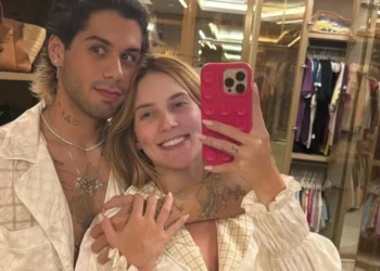 Zé Felipe e Virginia Fonseca posaram usando o mesmo modelo de pijamas • Instagram/Virginia Fonseca