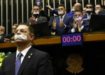 Governistas veem “sequestro” do plenário e querem punição de deputados
