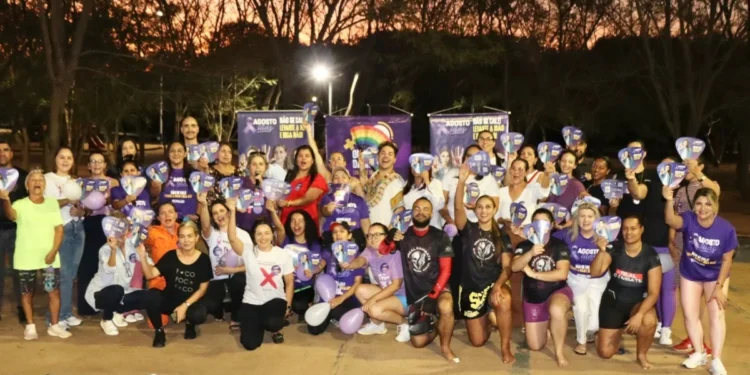 SecMulher realiza ação do Agosto Lilás com bate-papo e caminhada na Praça dos Povos Indígenas