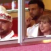 Taylor Swift e Travis Kelce fazem primeira aparição pública desde noivado • Jamie Squire/Getty Images