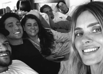 Carolina Dieckmmann publica registro de Preta Gil • Reprodução/Instagram