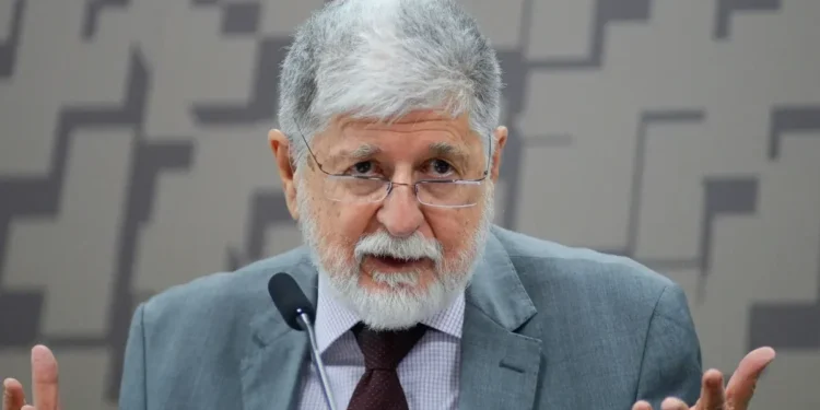 Amorim diz que estará na Comissão de Relações Exteriores na próxima semana