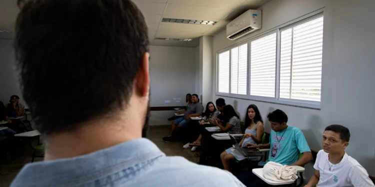 UFT publica edital de concurso para professores efetivos