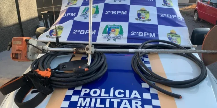 PMTO prende três homens por furto e receptação de fios e roçadeira em Araguaína