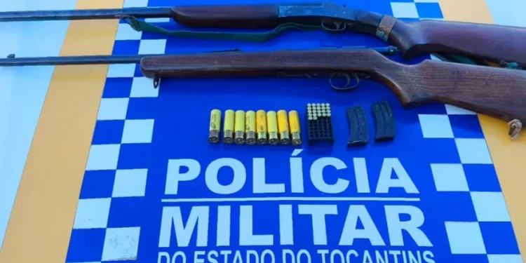 PMTO apreende duas espingardas e munições durante prisão de homem por violência doméstica