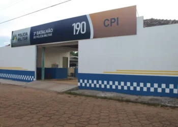 Suspeito, que possui diversas passagens criminais, foi conduzido à Central de Flagrantes após cumprimento de mandado de prisão.