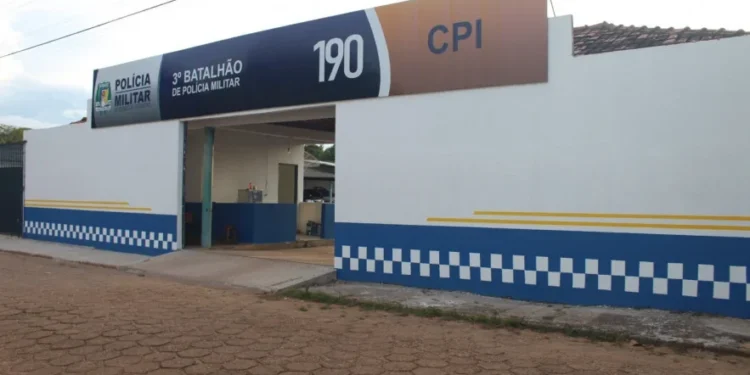 Suspeito, que possui diversas passagens criminais, foi conduzido à Central de Flagrantes após cumprimento de mandado de prisão.