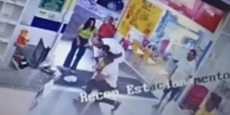 Criança estava desfalecida, quando policial militar identificou a gravidade da situação e interveio de forma rápida e precisa, aplicando a manobra de Heimlich. - Foto: Divulgação