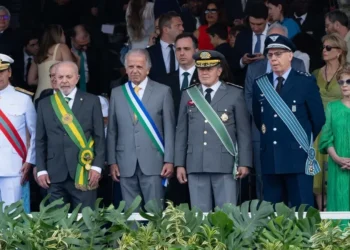 Presidente Lula se encontrou com comandantes das Forças Armadas nesta sexta-feira (2) • Ministério da Defesa/Flickr