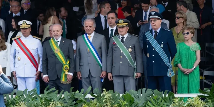 Presidente Lula se encontrou com comandantes das Forças Armadas nesta sexta-feira (2) • Ministério da Defesa/Flickr