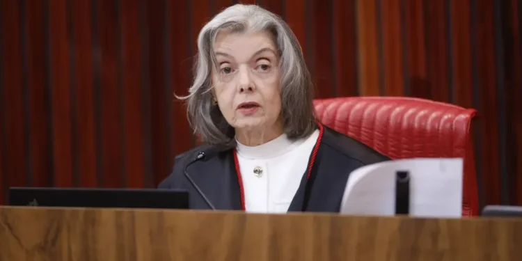 Cármen diz que Moraes será lembrado na história por atuação nas eleições