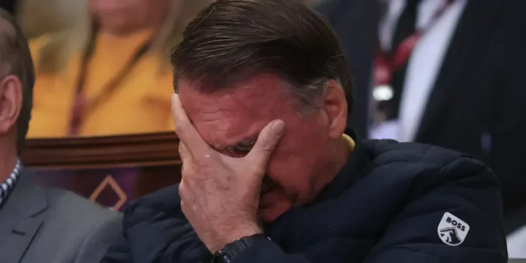 O ex-presidente Jair Bolsonaro (PL) durante um culto na Igreja Catedral da Benção, em Taguatinga (DF) • WILTON JUNIOR/ESTADÃO CONTEÚDO