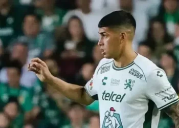 Adonis Frías defende o Lanús desde 2022  • Divulgação / León