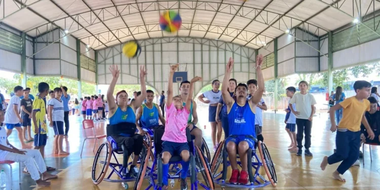 Alunos da unidade praticaram basquete em cadeira de rodas, atletismo adaptado, golbol e bocha adaptada – Foto Tariante Pompeu