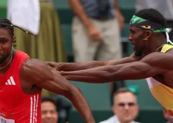 1 de 5 Bednarek empurra Noah Lyles em prova dos 200 metros rasos • Patrick Smith/Getty Images