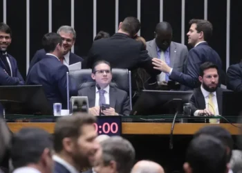 Câmara deve criar grupo de trabalho para debater projetos sobre adultização