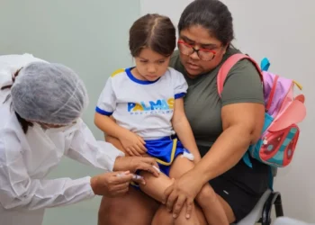 Com quatro anos de idade, Elisa Carvalho tomou vacinas recomendadas para faixa etária – Foto Júnior Suzuki