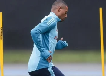 De La Cruz se recuperando após lesão • Divulgação/Nicolas De La Cruz