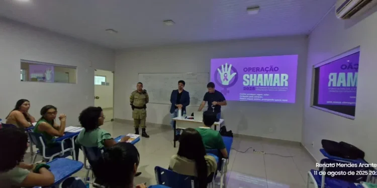 Operação Shamar realiza ação educativa sobre violência contra a mulher com acadêmicos de Psicologia em Guaraí