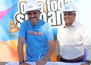 Em Colinas, governador Wanderlei Barbosa assina ordem de serviço para reforma do Centro de Ensino Médio Castelo Branco, nesta sexta-feira, 29; Fotos: Ademir dos Anjos/Governo do Tocantins