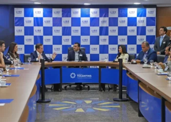 Governador Wanderlei Barbosa recebeu autoridades na sala de reuniões do Palácio Araguaia Governador José Wilson Siqueira Campos, em Palmas, para o lançamento do Lide Tocantins