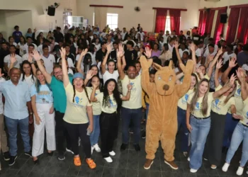 Estudantes da Escola Estadual João de Abreu acompanharam a abertura do projeto Tocantins Amigo do Pet em Dianópolis