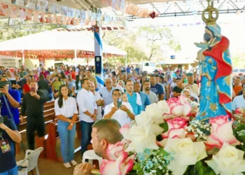 Governador Wanderlei Barbosa durante a Romaria da Sucupira, em Dianópolis, onde participou da missa