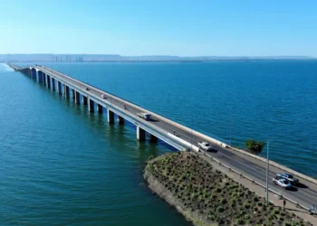 Reparos no aterro e via da ponte sobre o Lago de Palmas visam garantir a segurança da estrutura que antecedem o início da construção da duplicação da ponte (Crédito foto: Adilvan Nogueira/Governo do Tocantins)