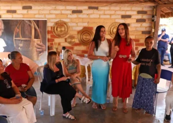 Roda de conversa
 reuniu dezenas de artesãs da comunidade e contou com a participação da modelo, atriz e ativista social Luiza Brunet - Márcio Vieira/Governo do Tocantins