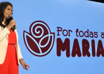 Primeira-dama Karynne Sotero durante a abertura da edição 2025 do projeto Por Todas as Marias, que busca transformação social por meio da educação - Crédito: Loise Maria/Governo do Tocantins