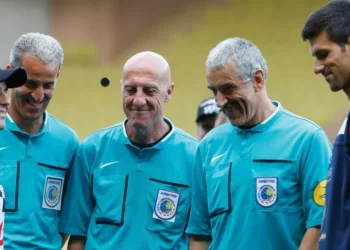 Felipe Massa e Djokovic durante partida de futebol • Charles Coates/Getty Images