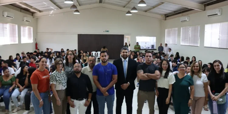 SSP/TO ministra palestra sobre riscos do uso de drogas para estudantes da rede estadual