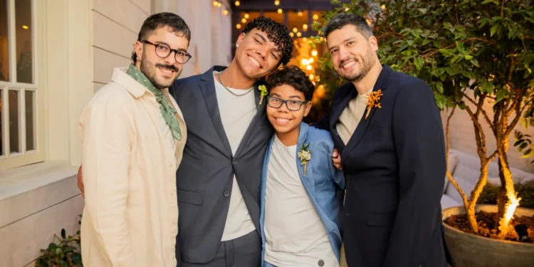 Em 5 anos, Brasil tem aumento 240% em adoções por casais gays, aponta CNJ